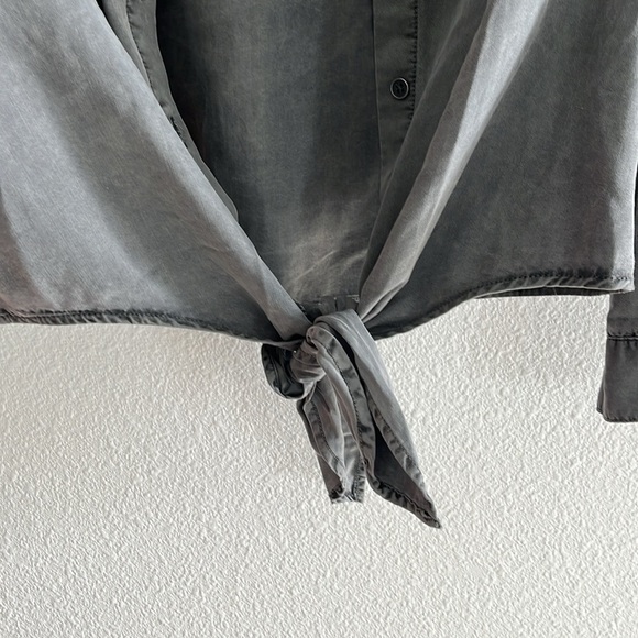 Lovestitch Tie Knot Front Button Down Blouse Size Small NWT - Picture 4 of 7